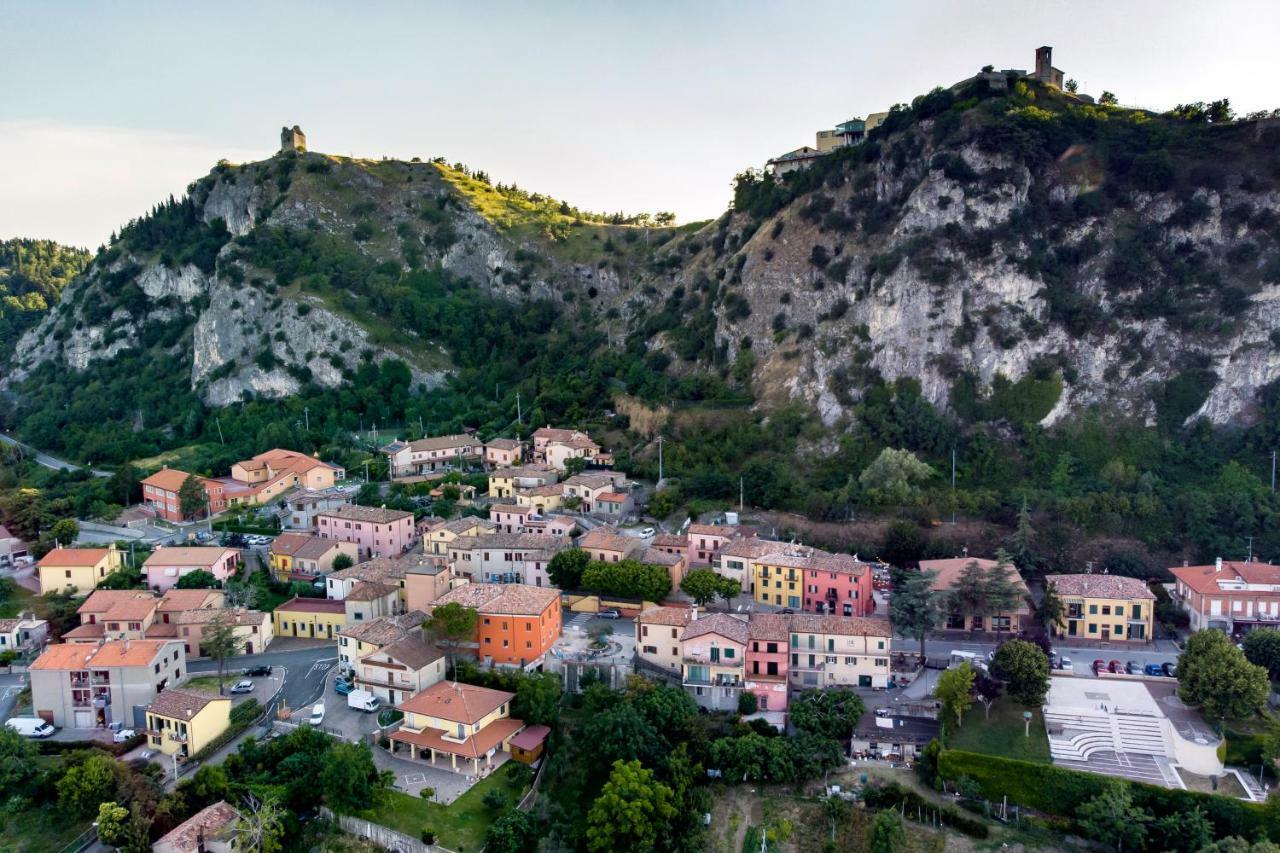 La Locanda Del Povero Diavolo Torriana Buitenkant foto