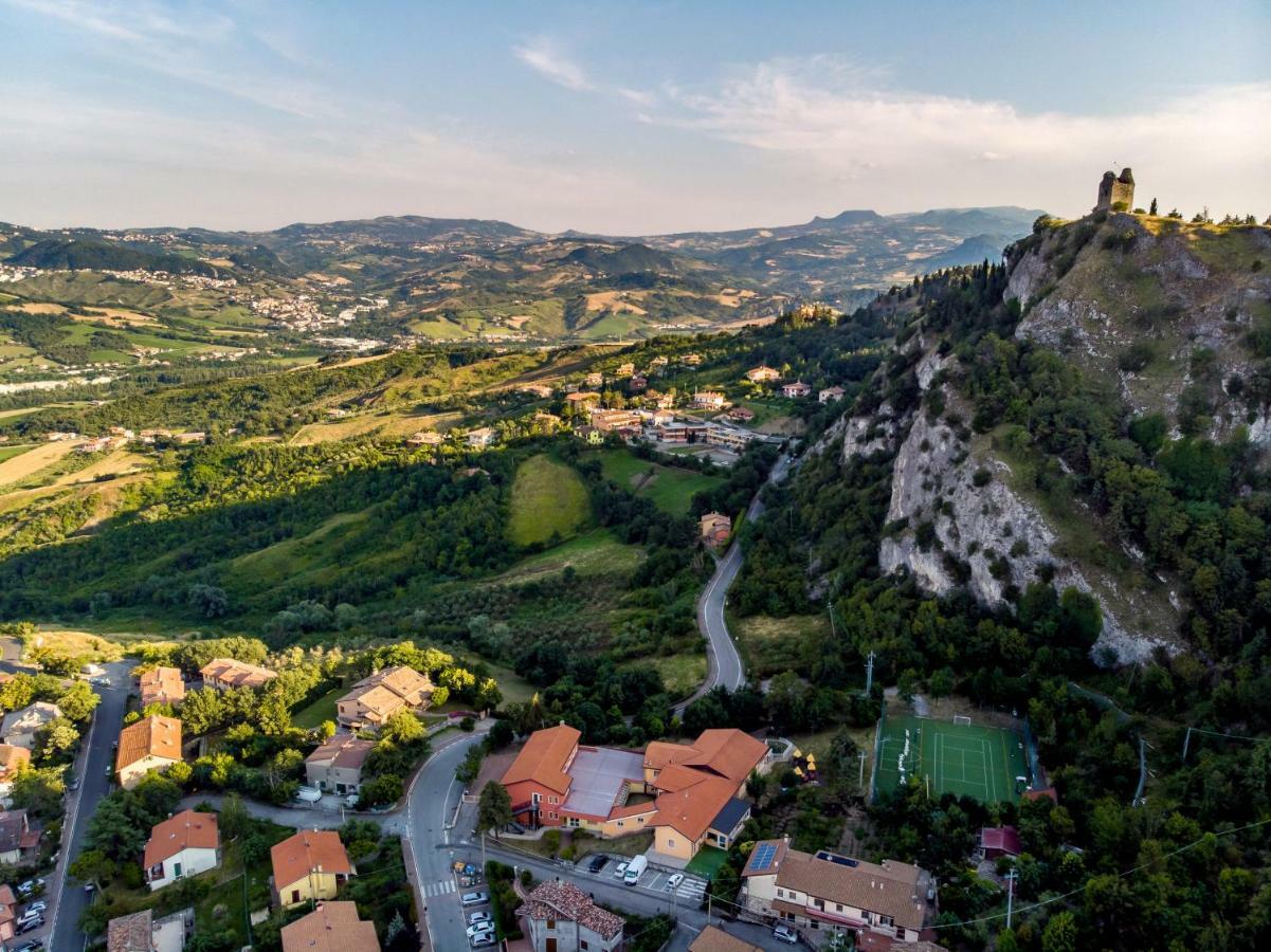 La Locanda Del Povero Diavolo Torriana Buitenkant foto