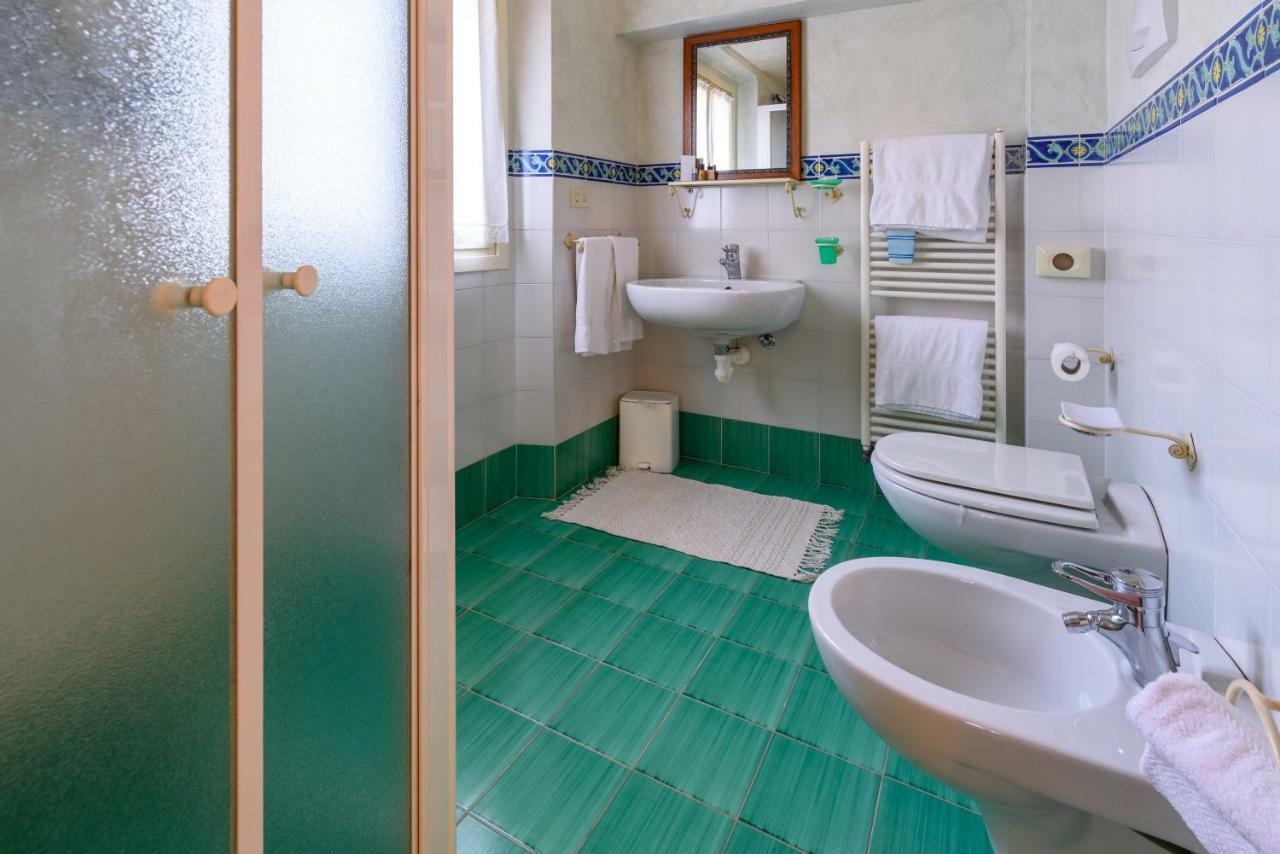 La Locanda Del Povero Diavolo Torriana Buitenkant foto