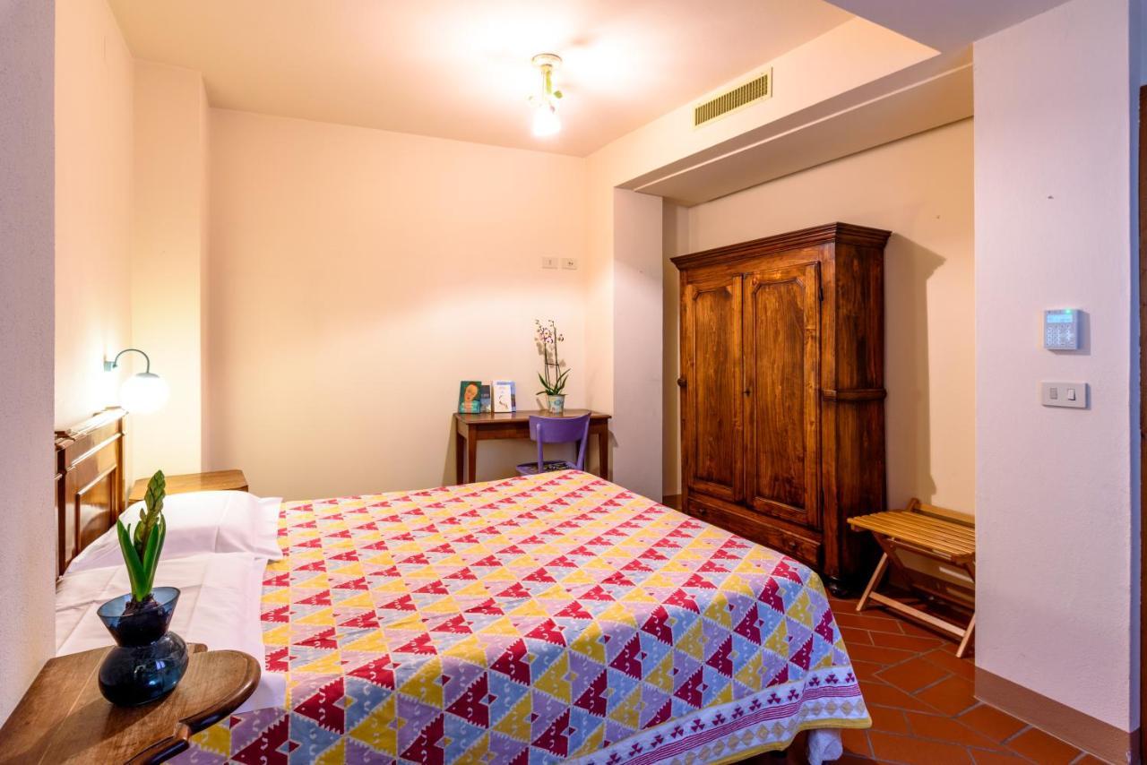 La Locanda Del Povero Diavolo Torriana Buitenkant foto